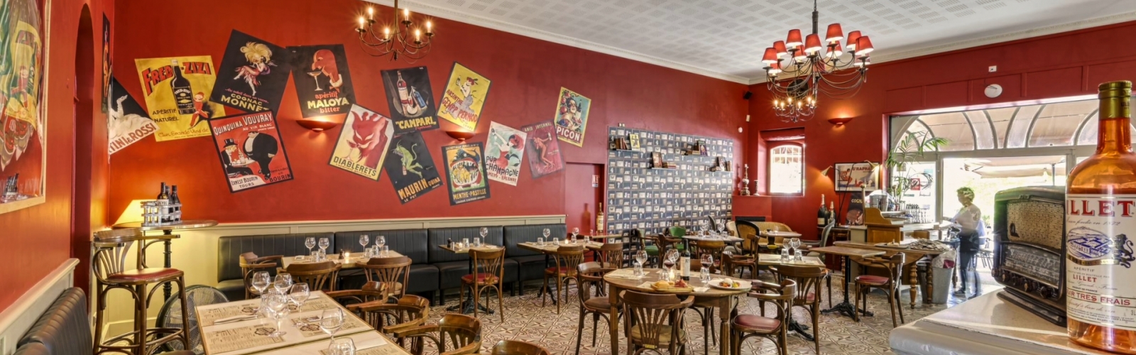 Café de la poste restaurant hôtellerie mobilier professionnel - CHR - mobilier coulomb