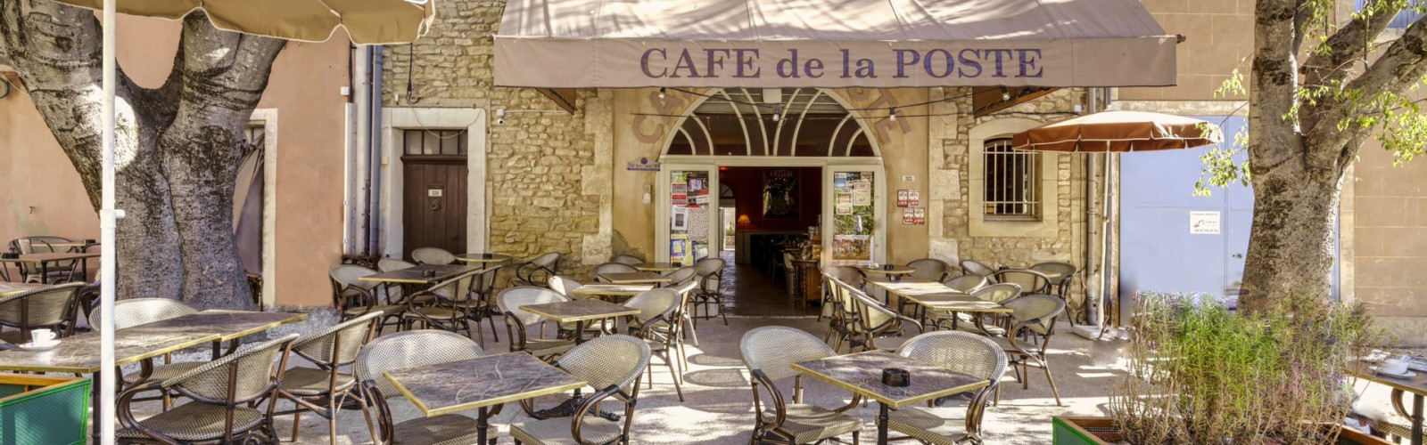 Reportage photo : Café de la Poste à Goult